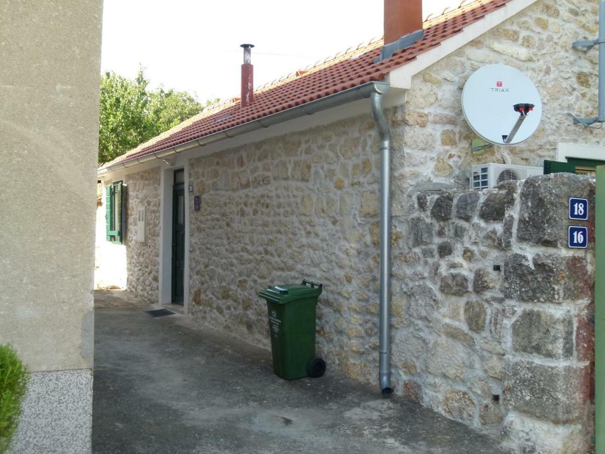 Villa Stone House Angela Drniš Exterior foto